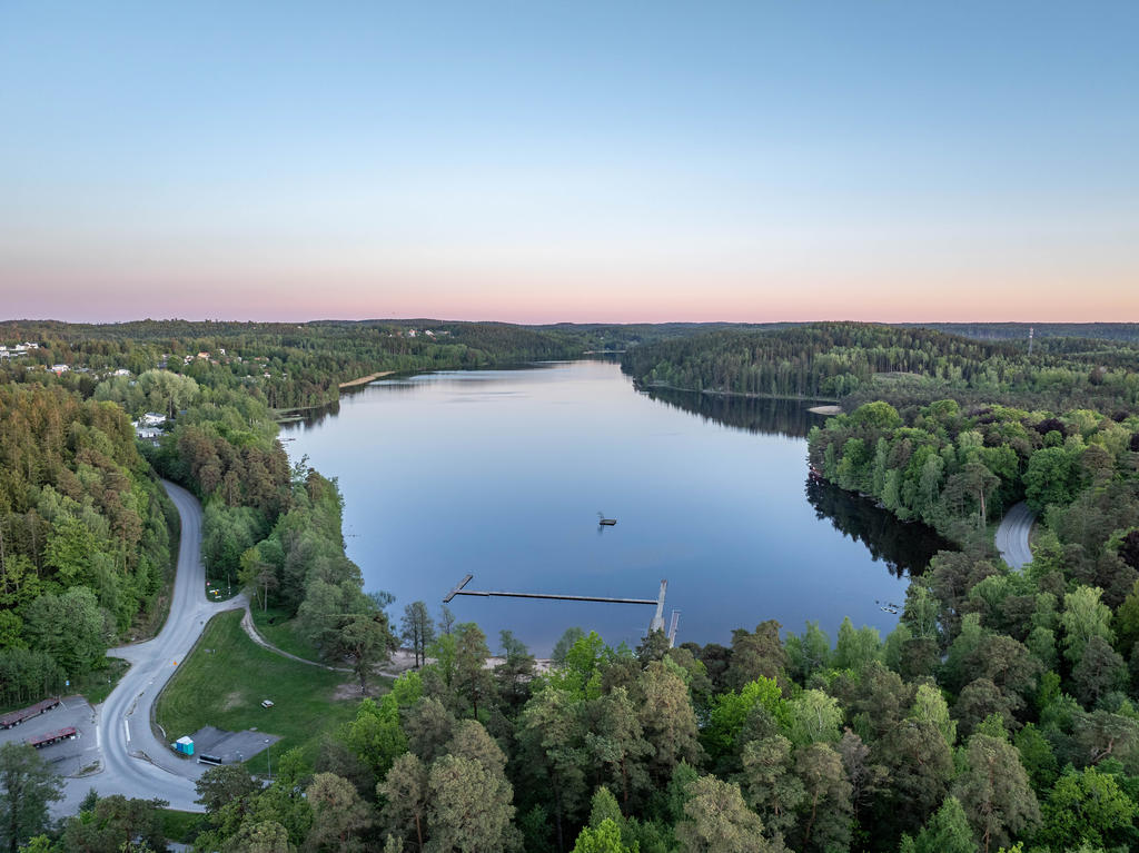Vy över Stamsjön som ligger några minuters promenad bort