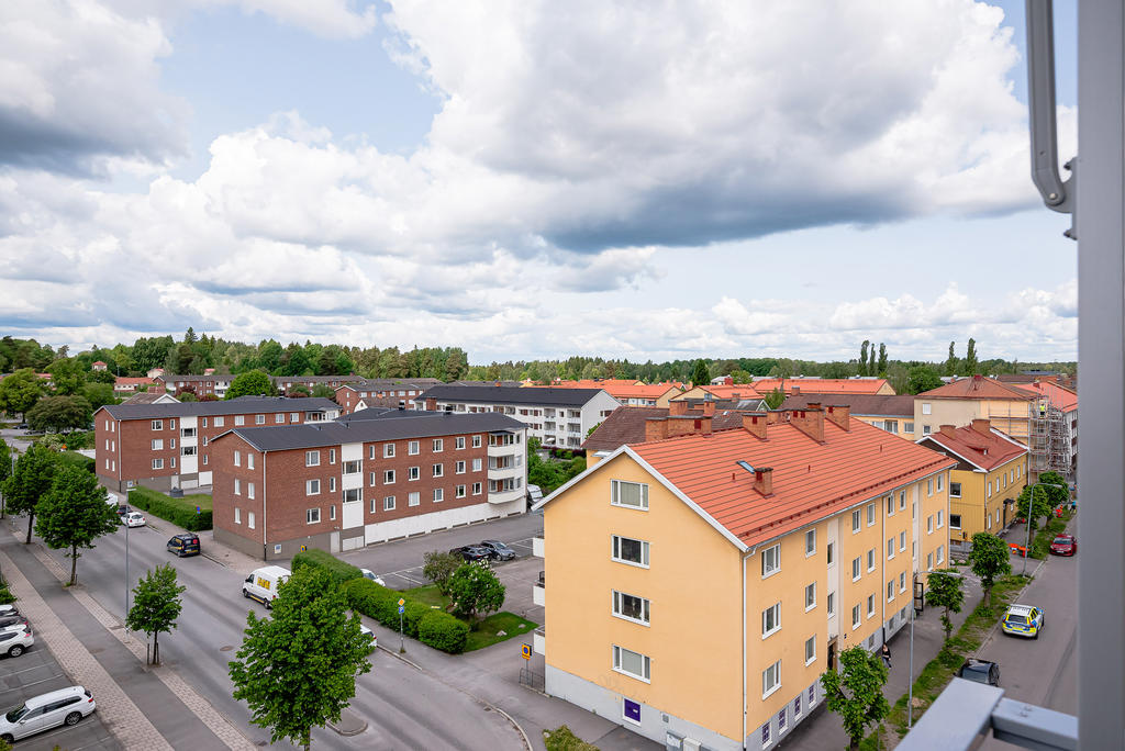 Utsikt från balkongen mot västra skolan
