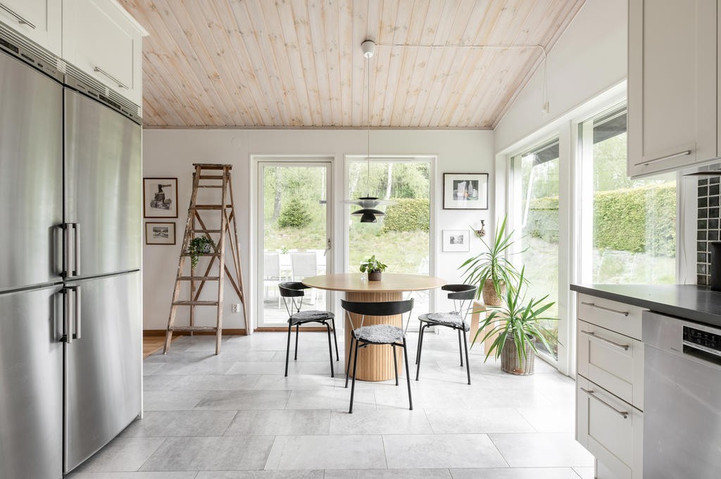 Kök & matplats med utgång till altan
