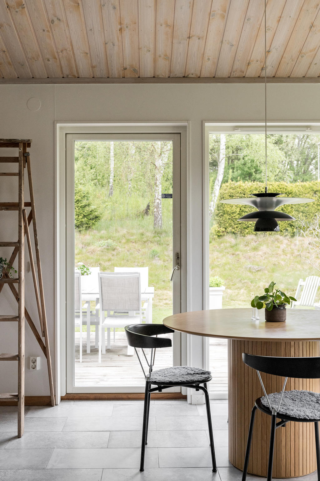 Kök & matplats med utgång till altan