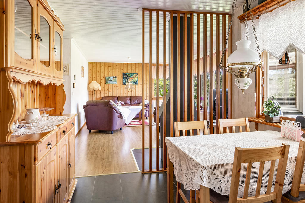 Matplats mellan kök och vardagsrum