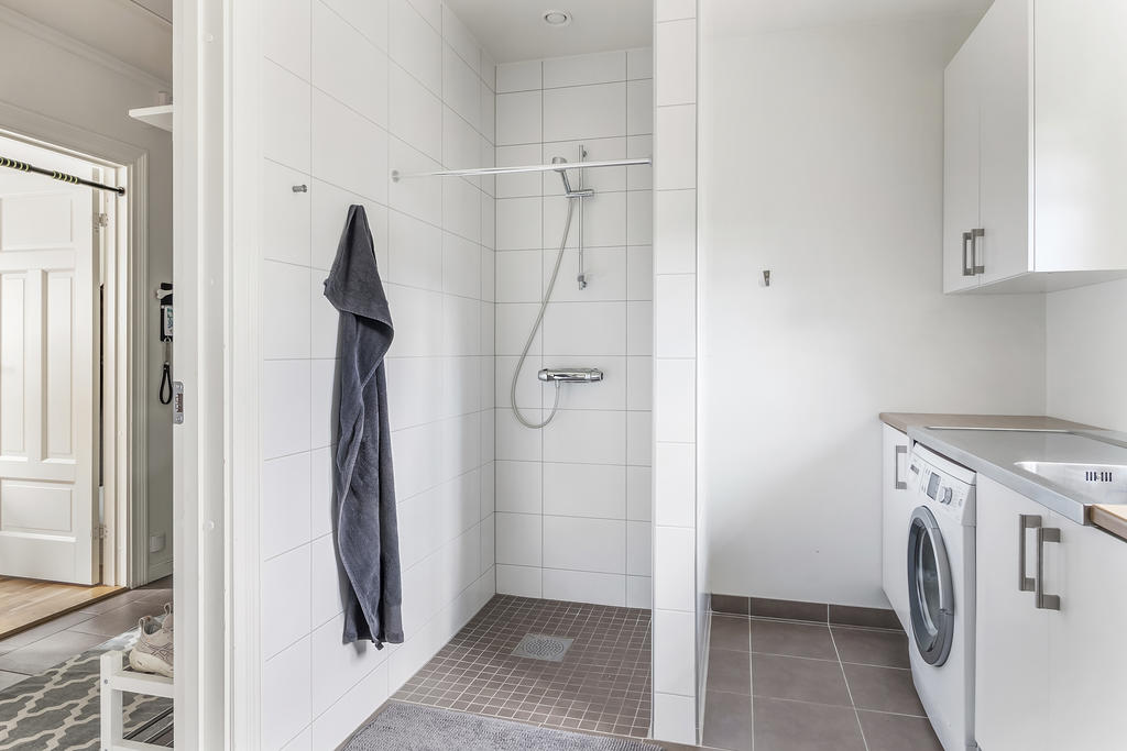 Tvättavdelning med dusch 