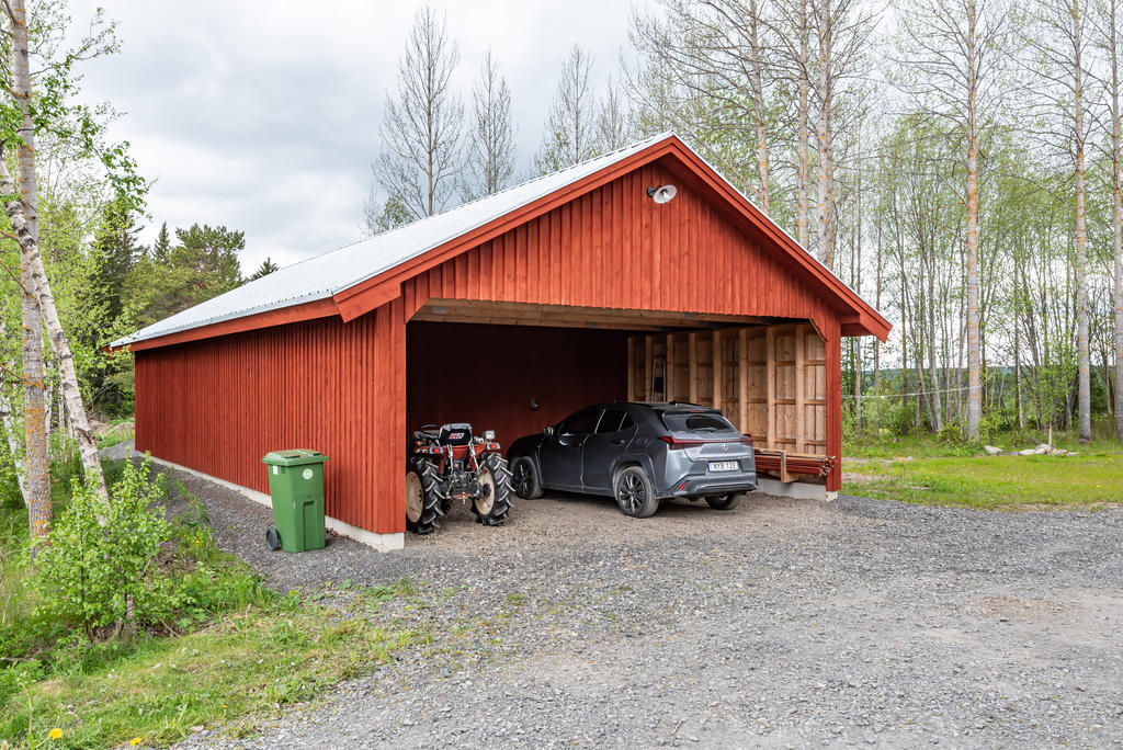 Rymlig carport