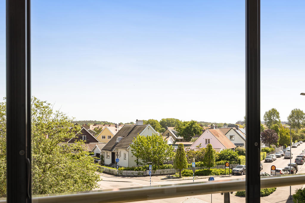 Vy över villaområdets takåsar