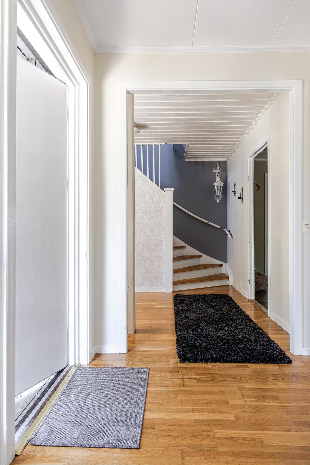 Välkommen in till Pilagård! Huset har två entréer varav detta är den ena.