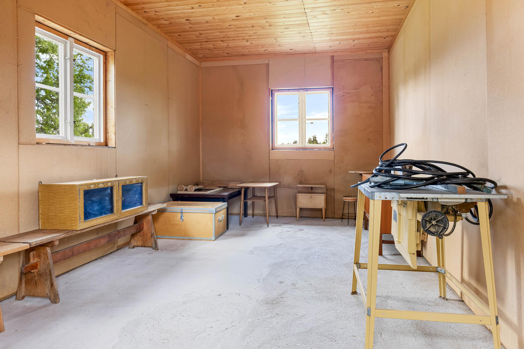 Förråd i garagebyggnad. 