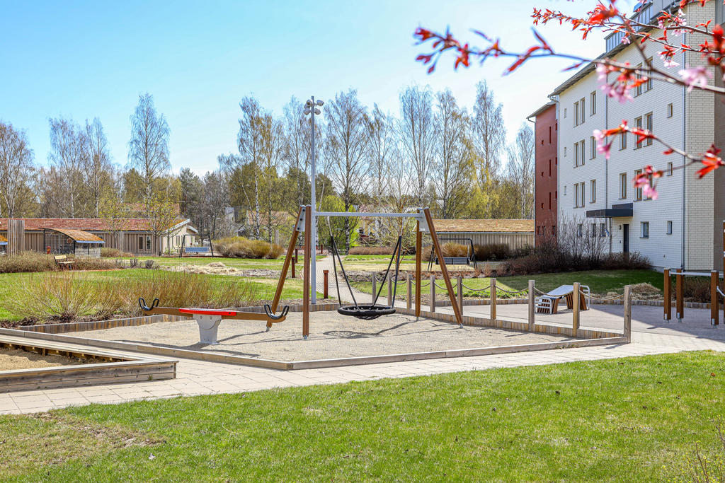 Fina lekytor (garagen i bakgrunden)