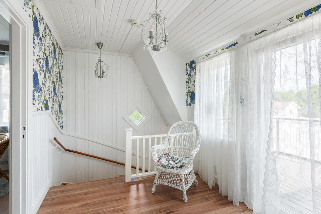 Övre hall balkongen till höger