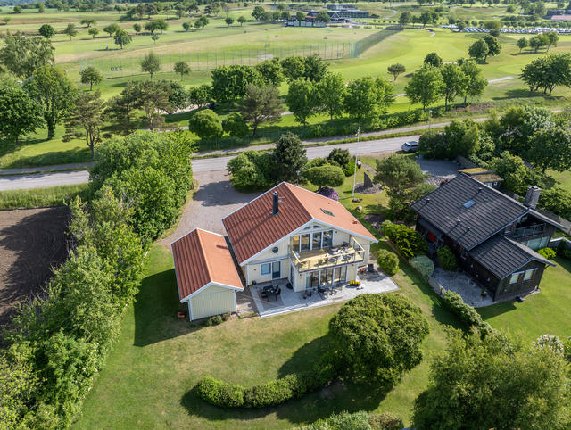 Med Ringenäs golfklubb som granne.