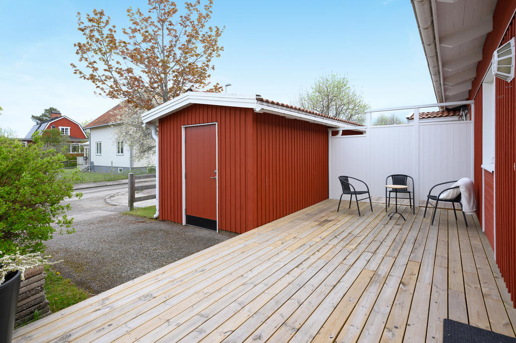 Framsidan med förråd