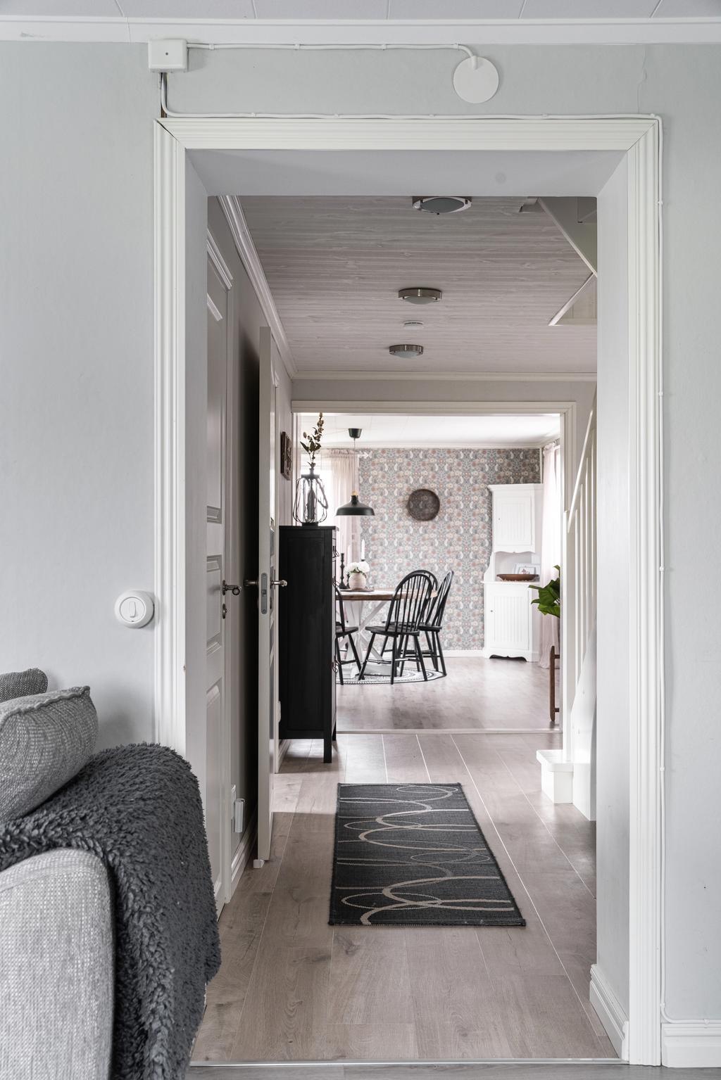 Inre hall mot kök
