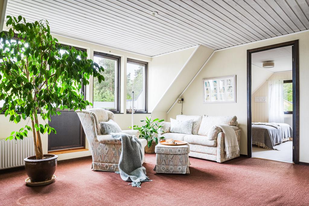 Möblerbar allrum på ovanvåningen 