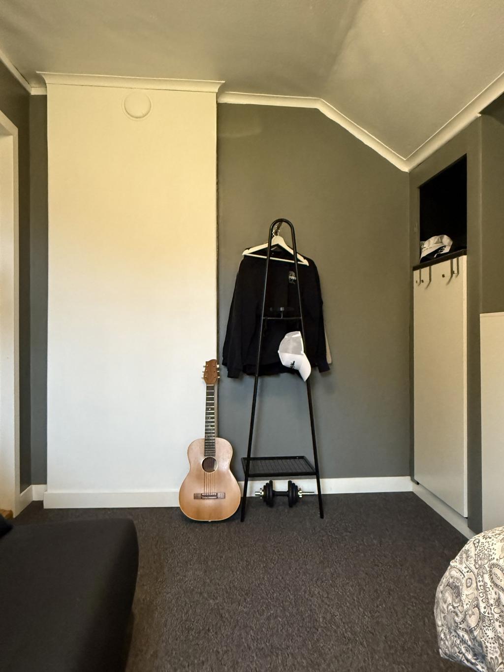 Sovrum 2 med klädkammare.