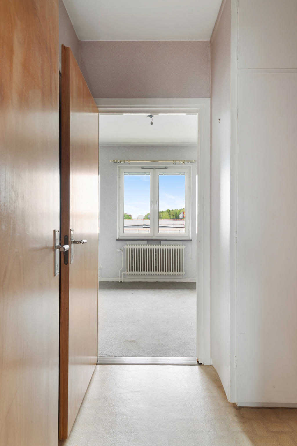 Från hall mot sovrum 2 (uthyrningsdelen)