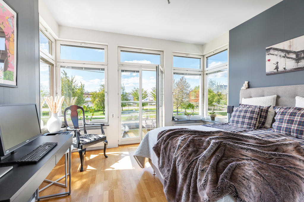 Master bedroom