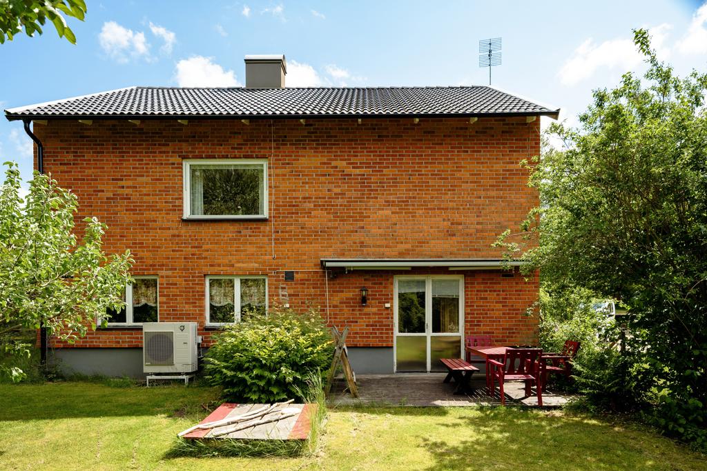 Baksida med uteplats