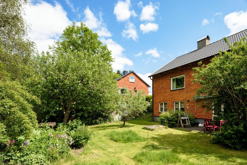 Baksida med uteplats