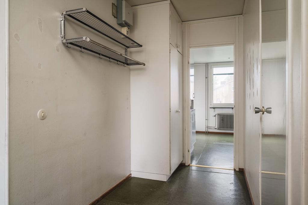 Vy mot köket från hallen