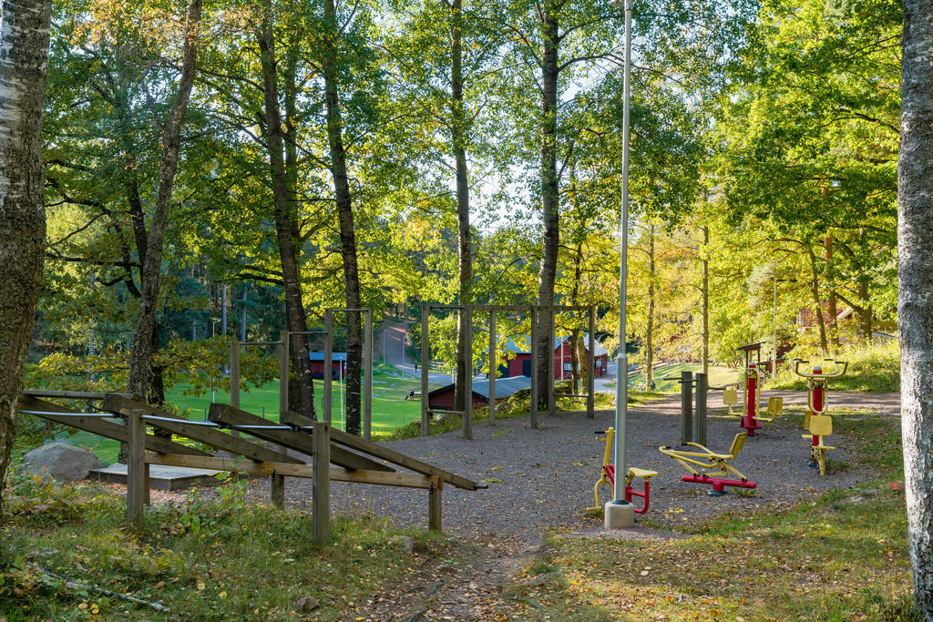 Utegym, skidspår, pulkabacke och discgolf