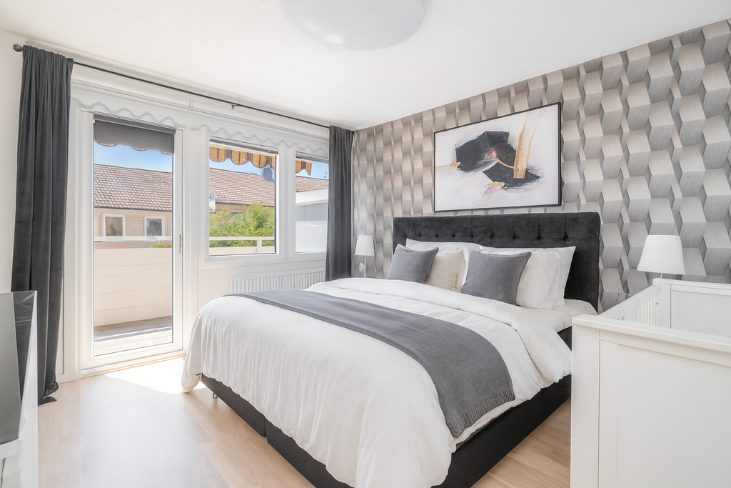 Sovrum 2, med utgång till...