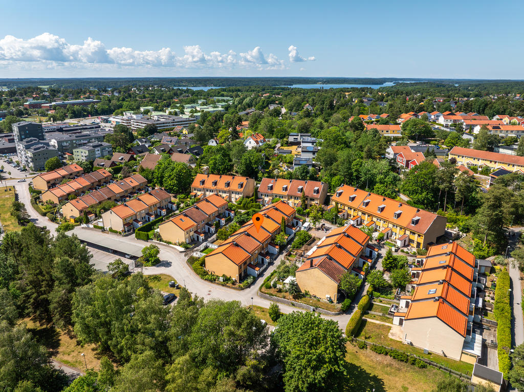 Drönarbild från SO, Mälaren i bakgrunden