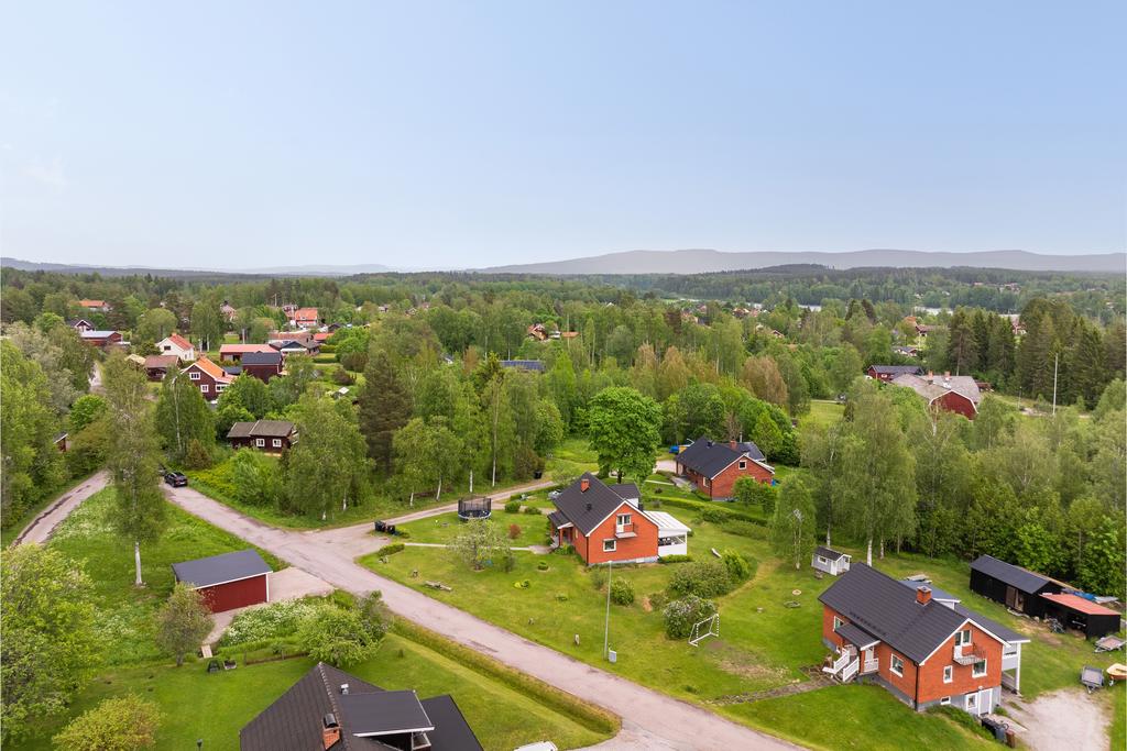 Vy över fastigheten och området