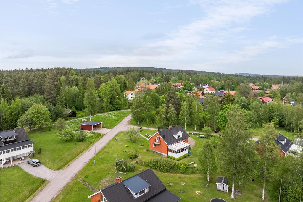 Vy över fastigheten och området