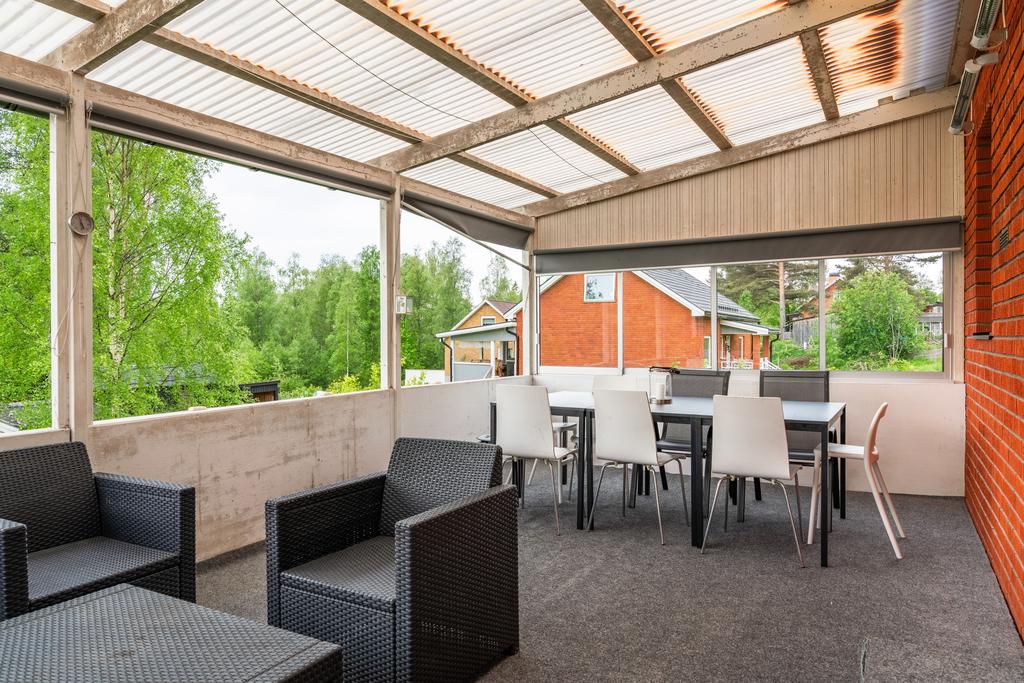 Veranda mot trädgården 