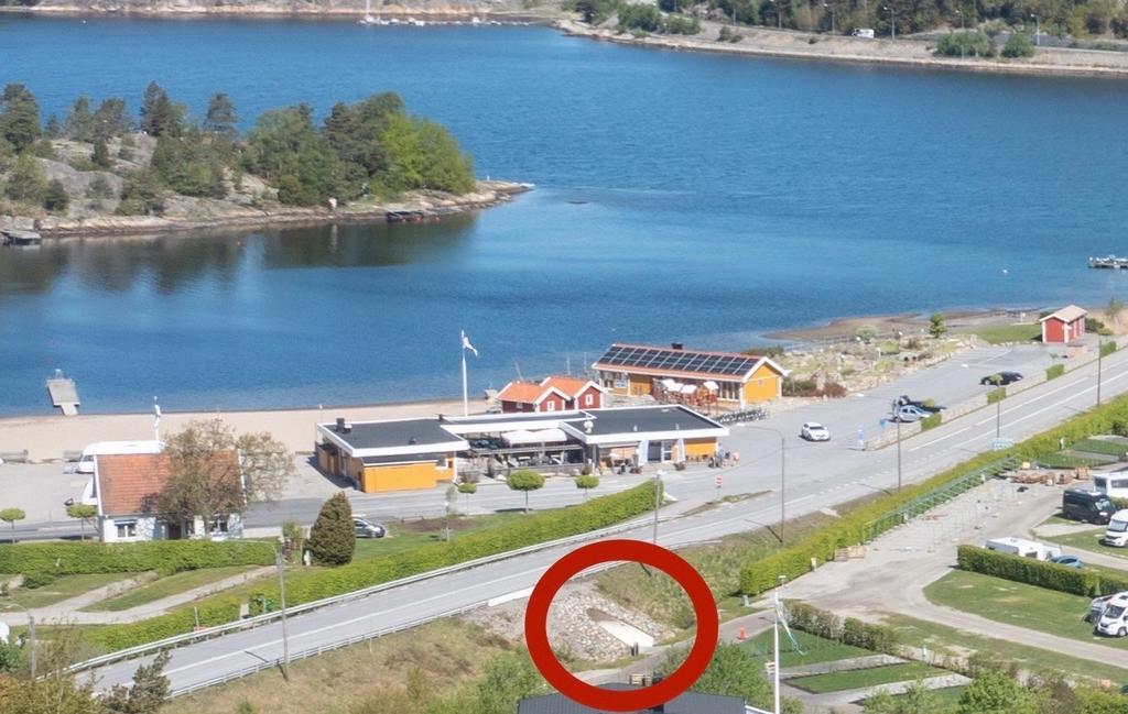 Gångtunnel till havet och stranden.
