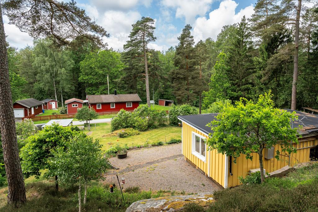 Högt och fint läge på tomten