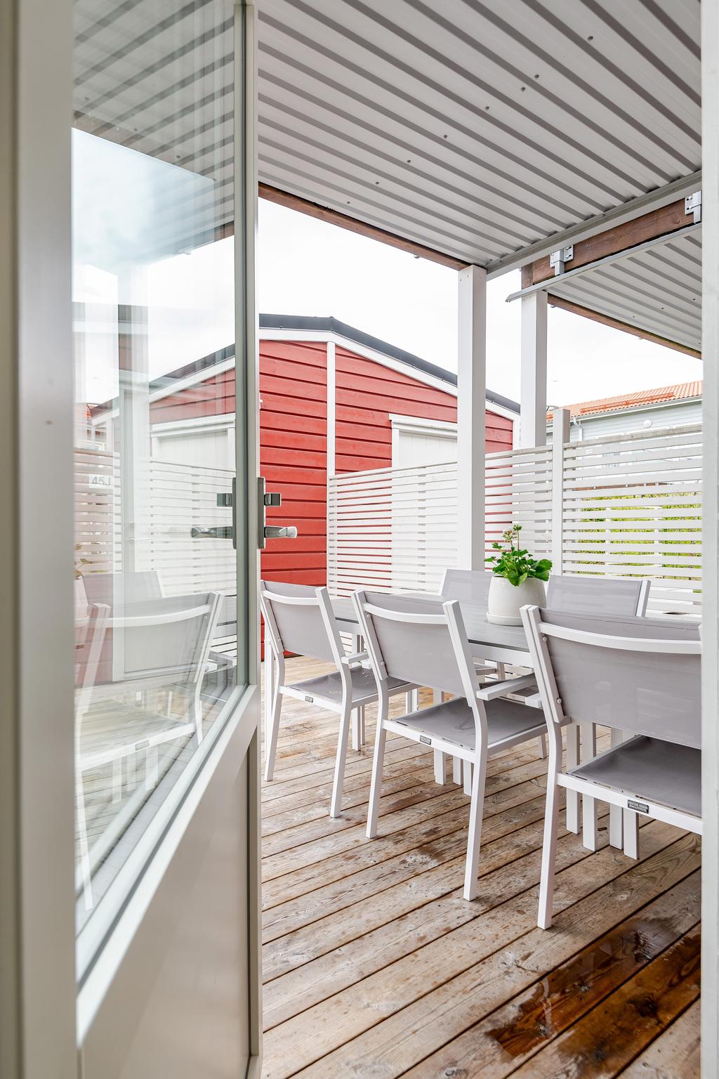Utgång till altanen från köket