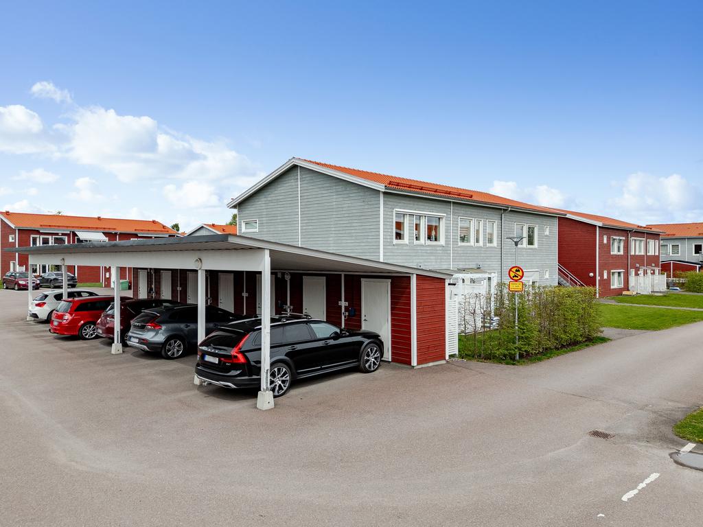 Carport och förråd ingår. 