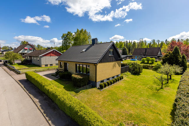 Välvårdad villa med nytt tak,  bergvärme och två renoverade badrum
