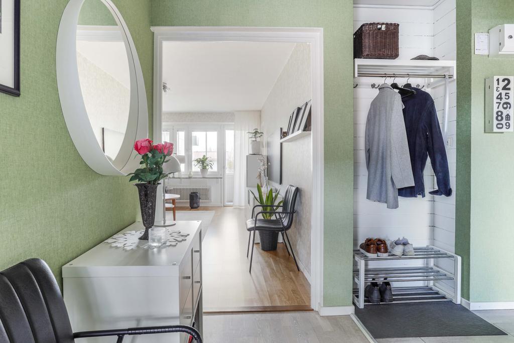 Från hall mot vardagsrummet