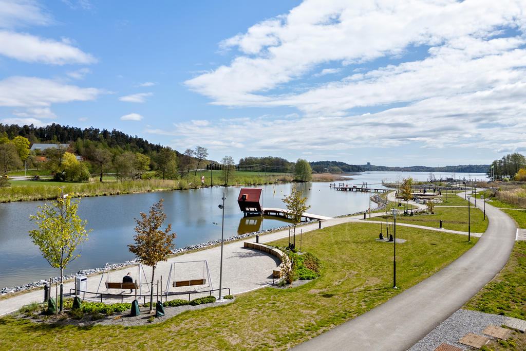 Den nybyggda strandpromenaden