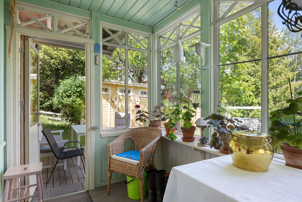 Glasveranda med altan intill