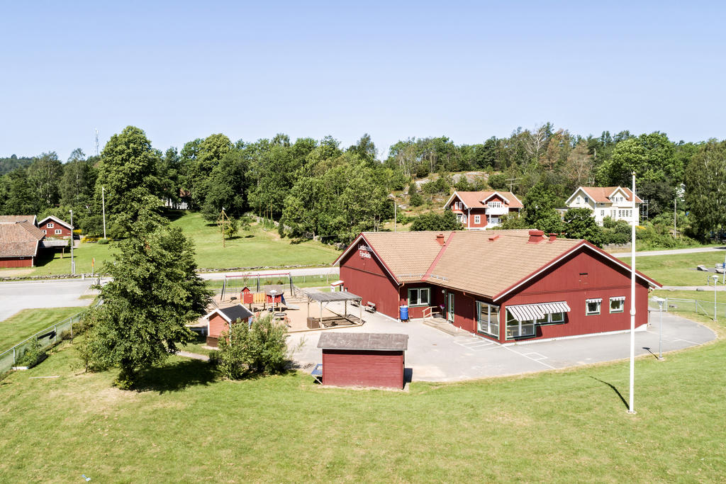 Omtyckt skola och flera förskolor erbjuds för barnen