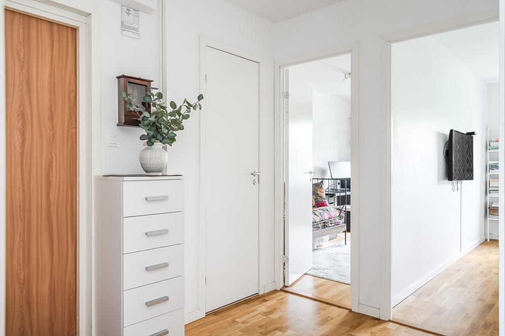 Acess till sovrum 1 och 2 från entréhall