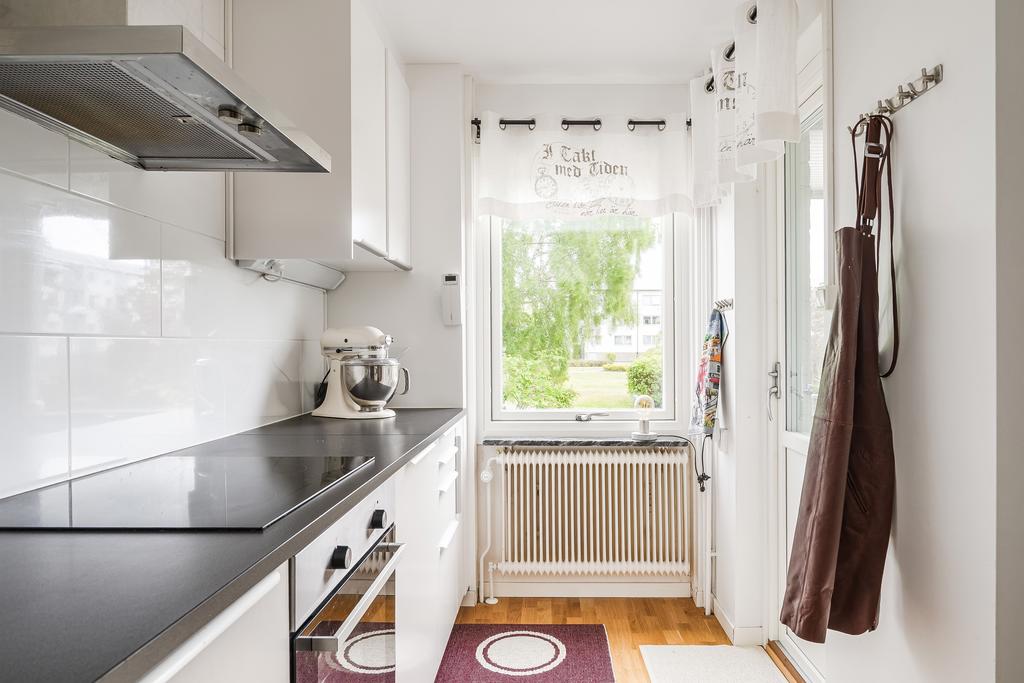 Kök med access till balkong