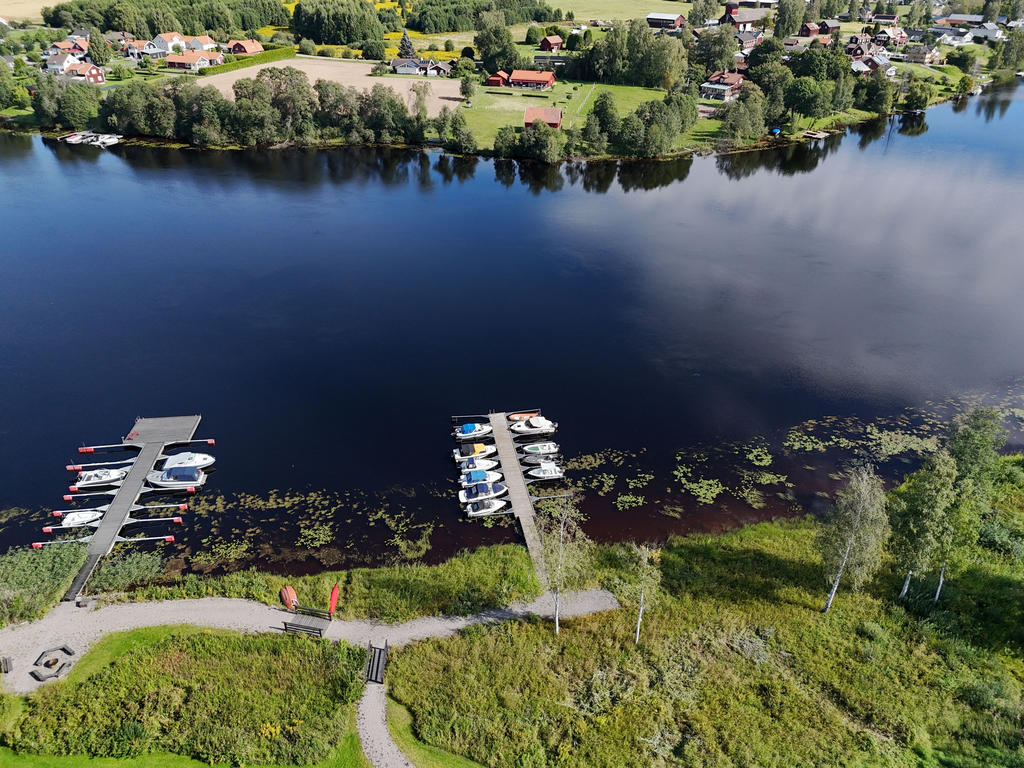 Föreningen erbjuder båtplats vid den högra bryggan