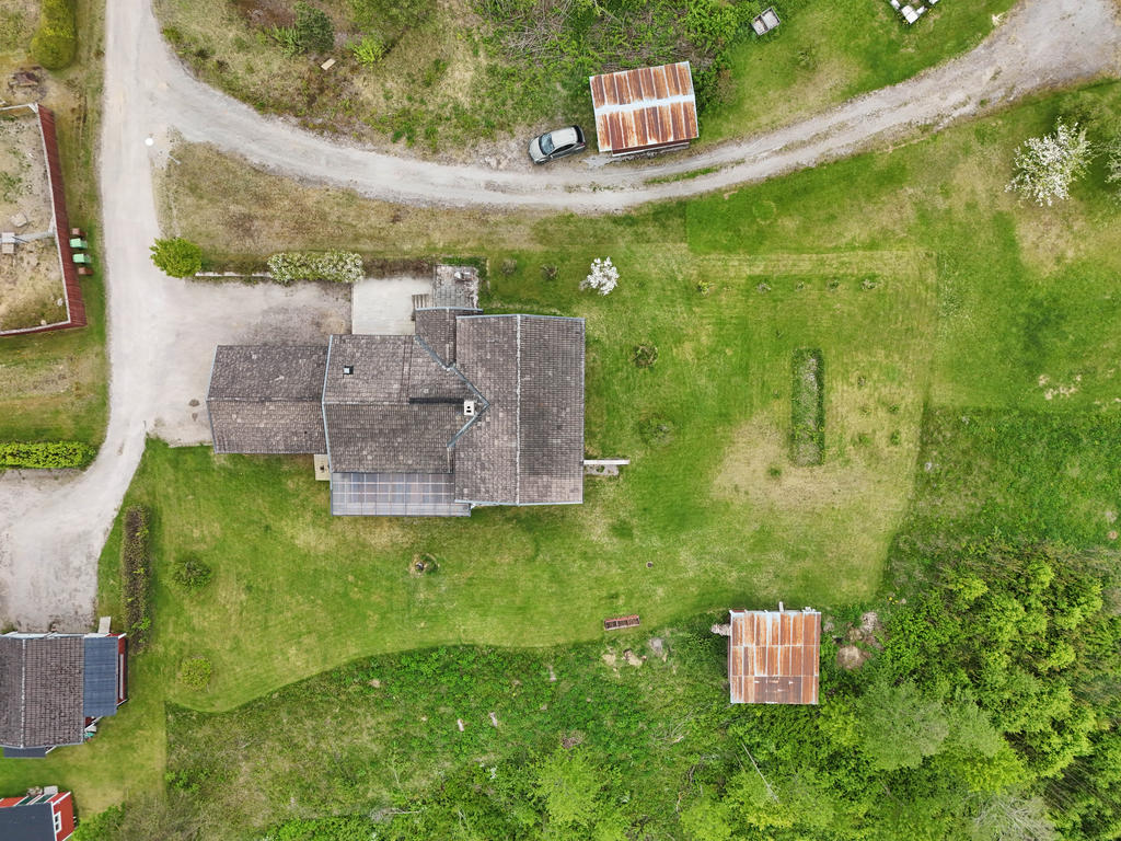 Vy över tomten rakt ovanifrån. 