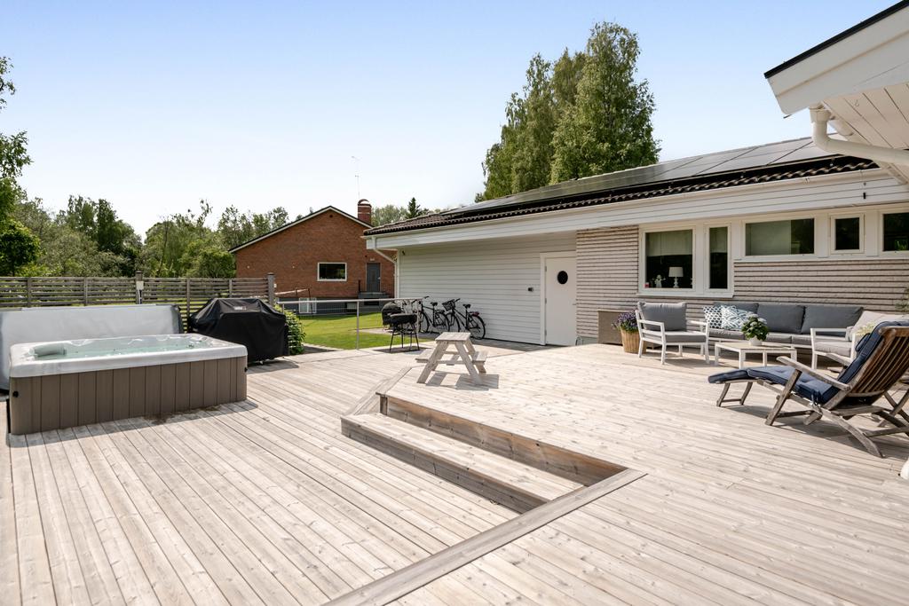 Spabad, grill och lounge.  "You had me at Hello!"