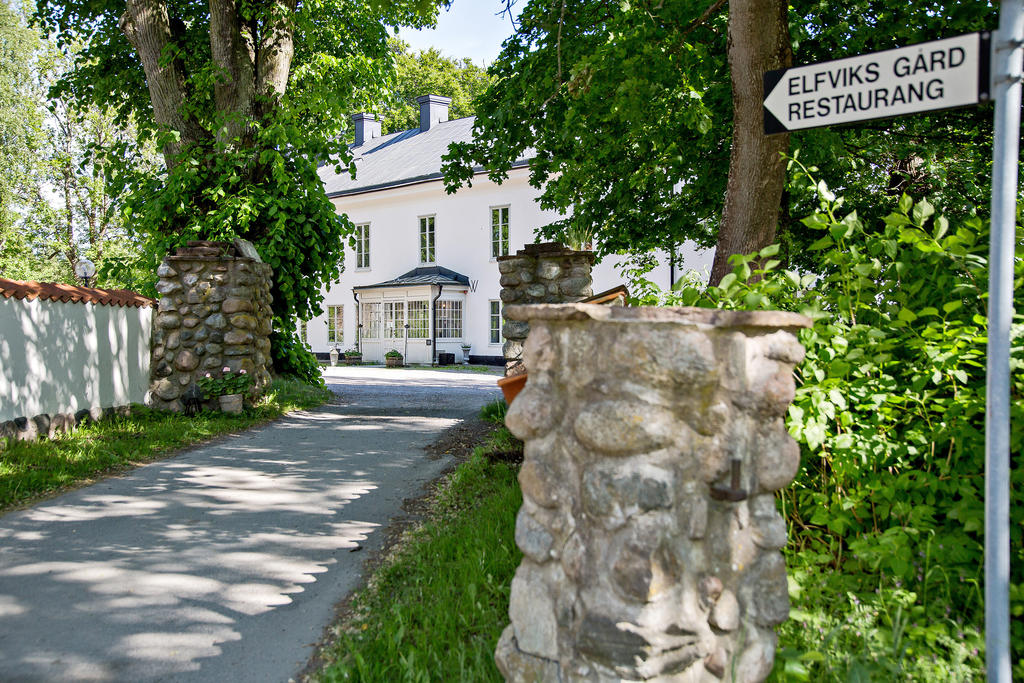 Elfviksgård, Entré