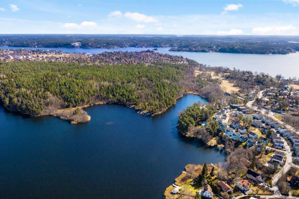 Kottsjön med sandstrand och badmöjligheter på Lidingö