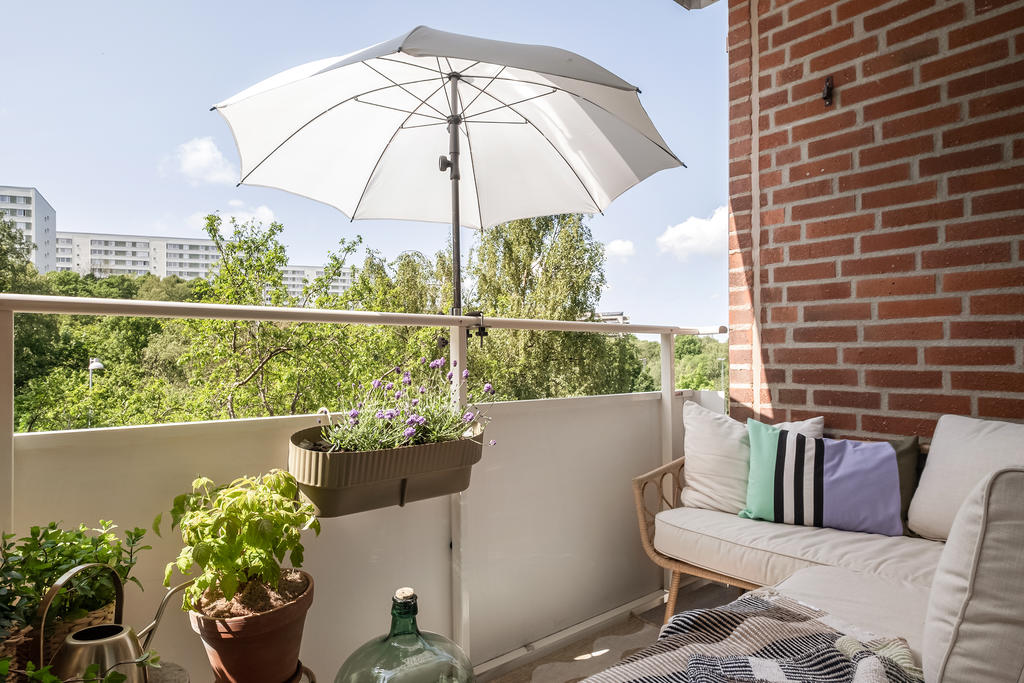 Balkong i soligt västerläge