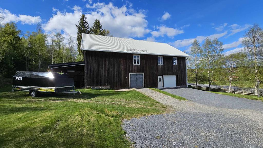 Ladugård med garage