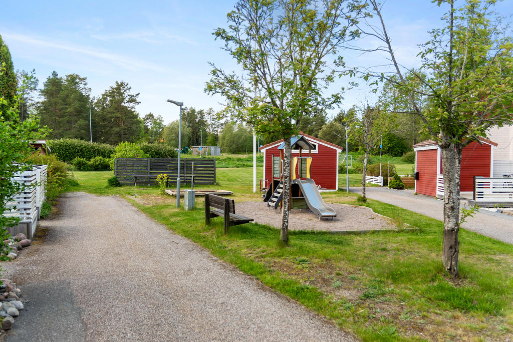 Lekplats och grönytor för lek och spel
