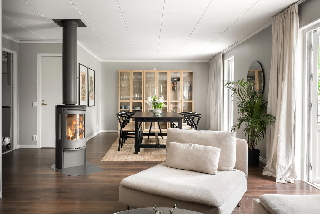 Stort och öppet mellan loungedel och matsal