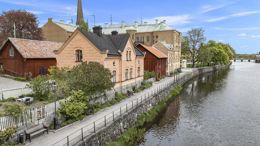 Historiska byggnader med vackra vyer
