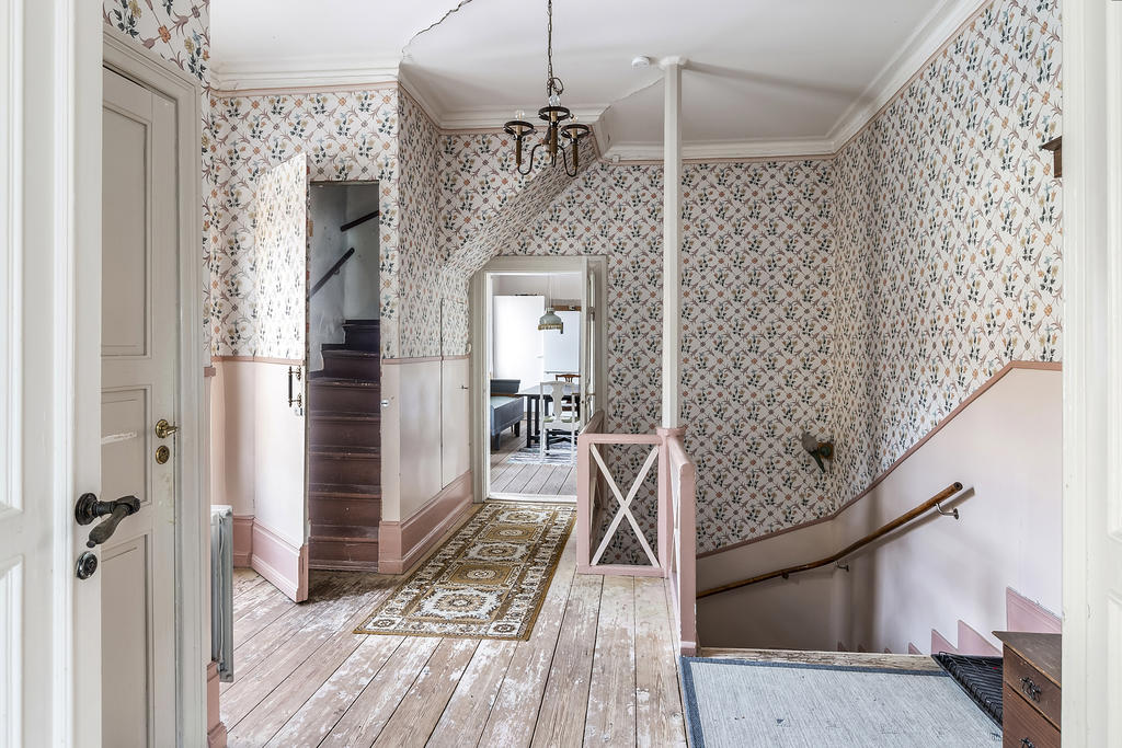 Hall med utgång till balkong - Övre plan Ågård 1